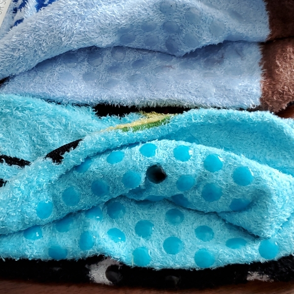 Price drop! 2 packs of 2-pack Micro Velour Socks - Picture 3 of 3